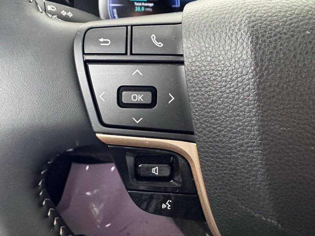 2025 Toyota Crown Signia Base