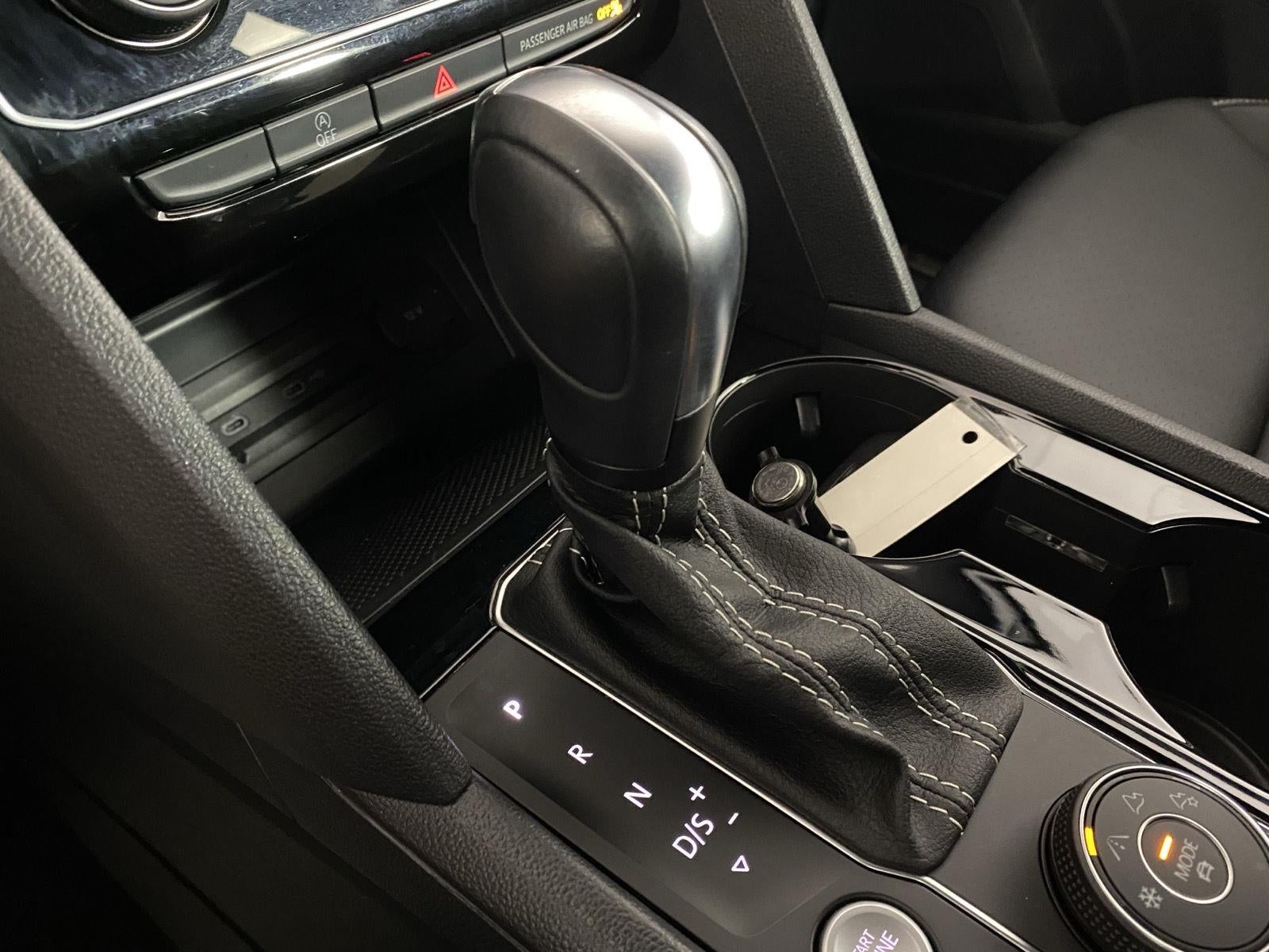 2023 Volkswagen Atlas Cross Sport 2.0T SEL R-Line Black