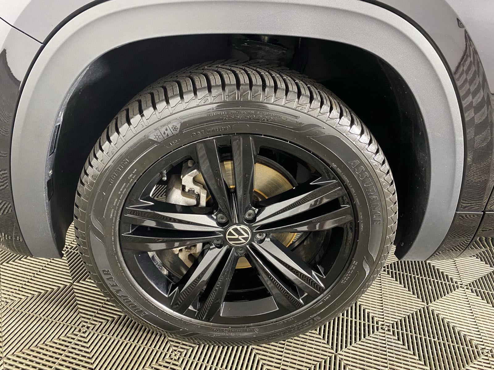 2023 Volkswagen Atlas Cross Sport 2.0T SEL R-Line Black