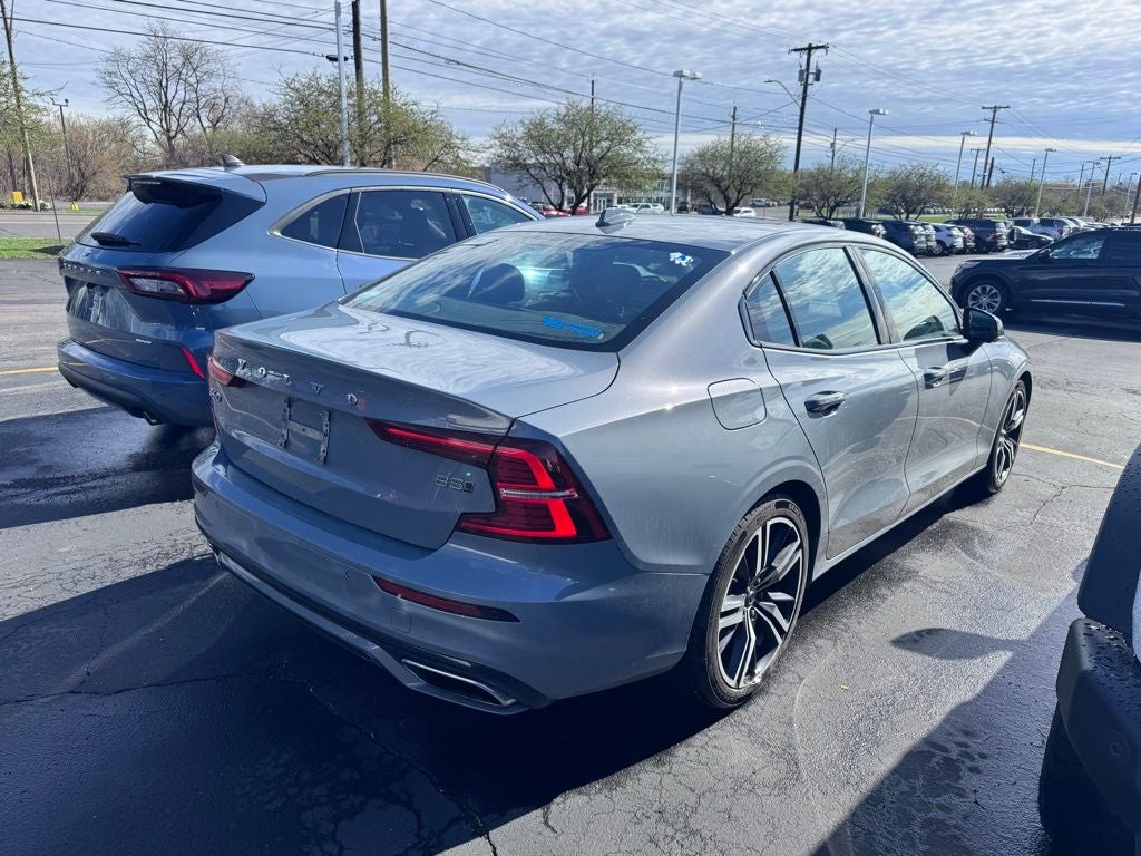 2022 Volvo S60 B5 R-Design