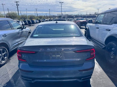 2022 Volvo S60 B5 R-Design