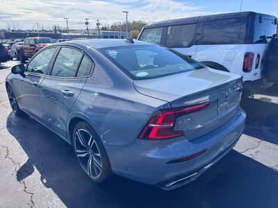 2022 Volvo S60 B5 R-Design