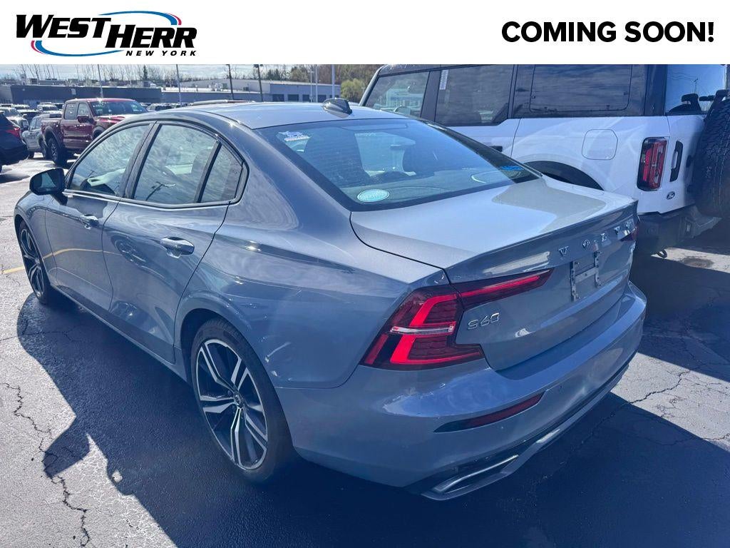 2022 Volvo S60 B5 R-Design