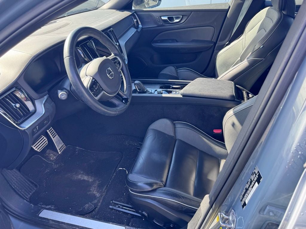 2022 Volvo S60 B5 R-Design