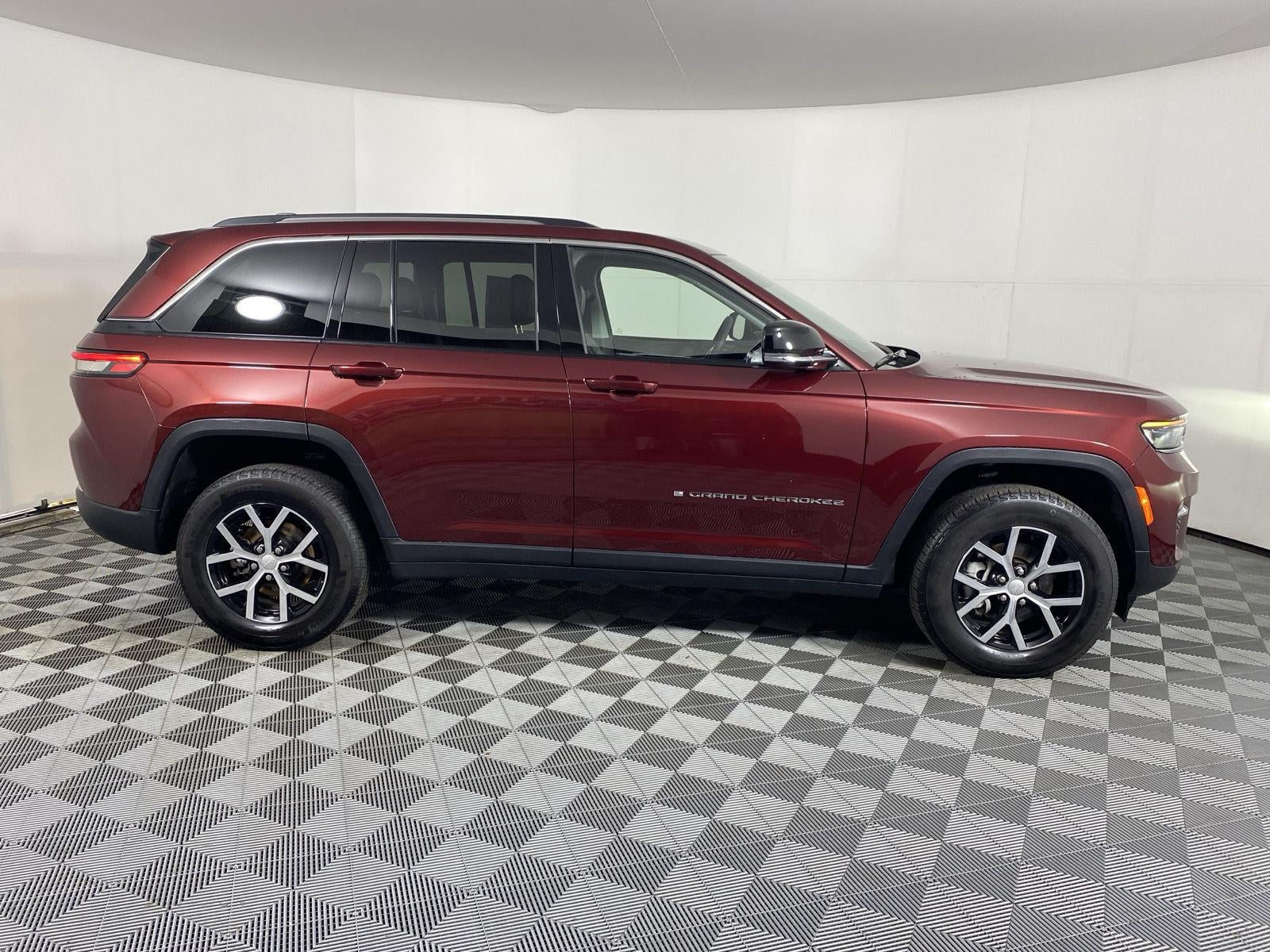 2023 Jeep Grand Cherokee Base