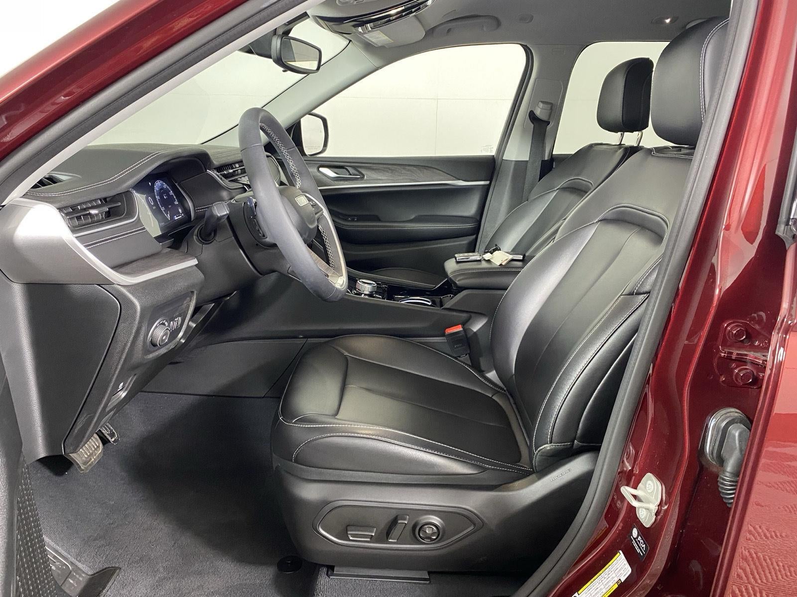 2023 Jeep Grand Cherokee Base