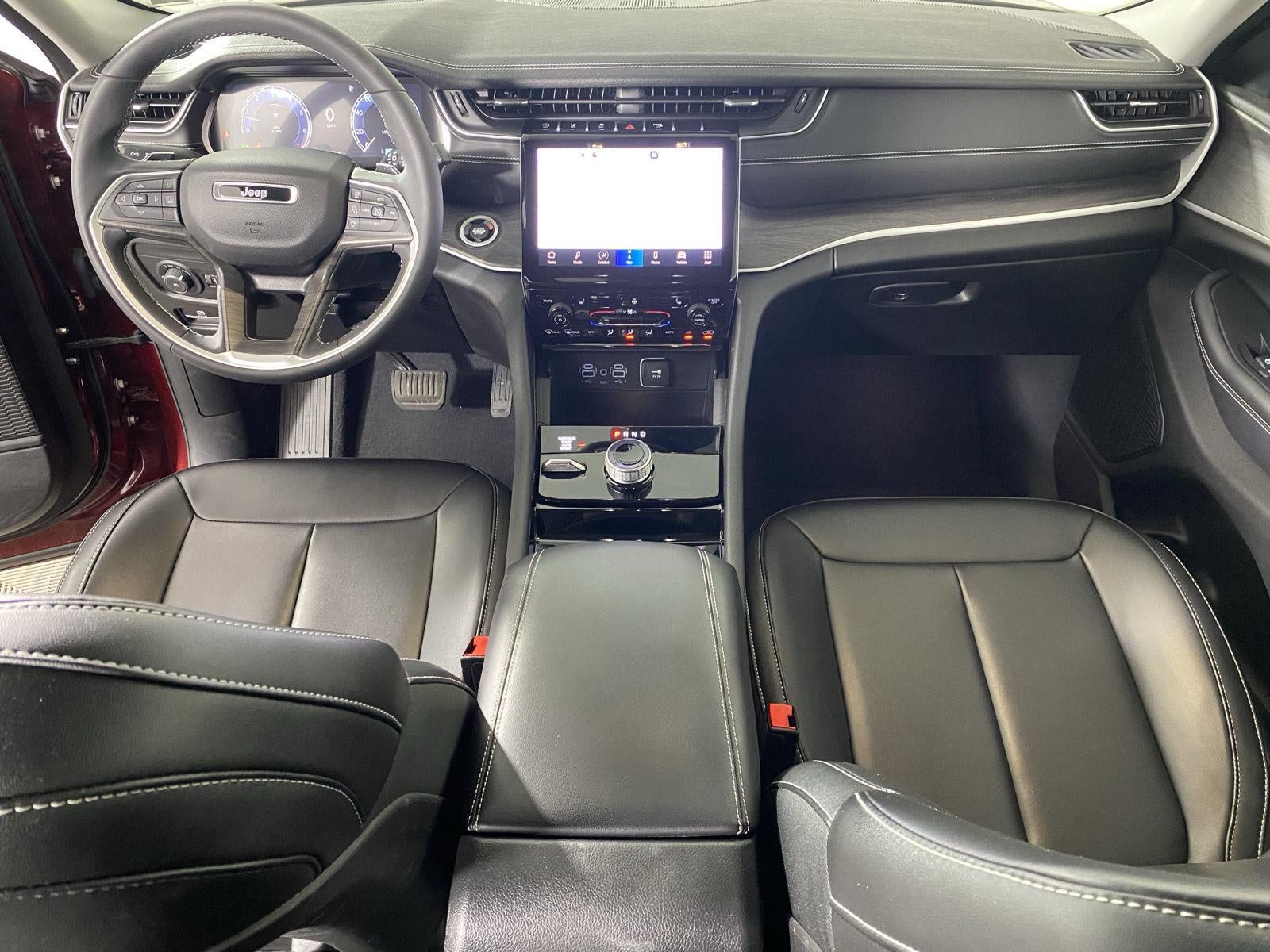 2023 Jeep Grand Cherokee Base