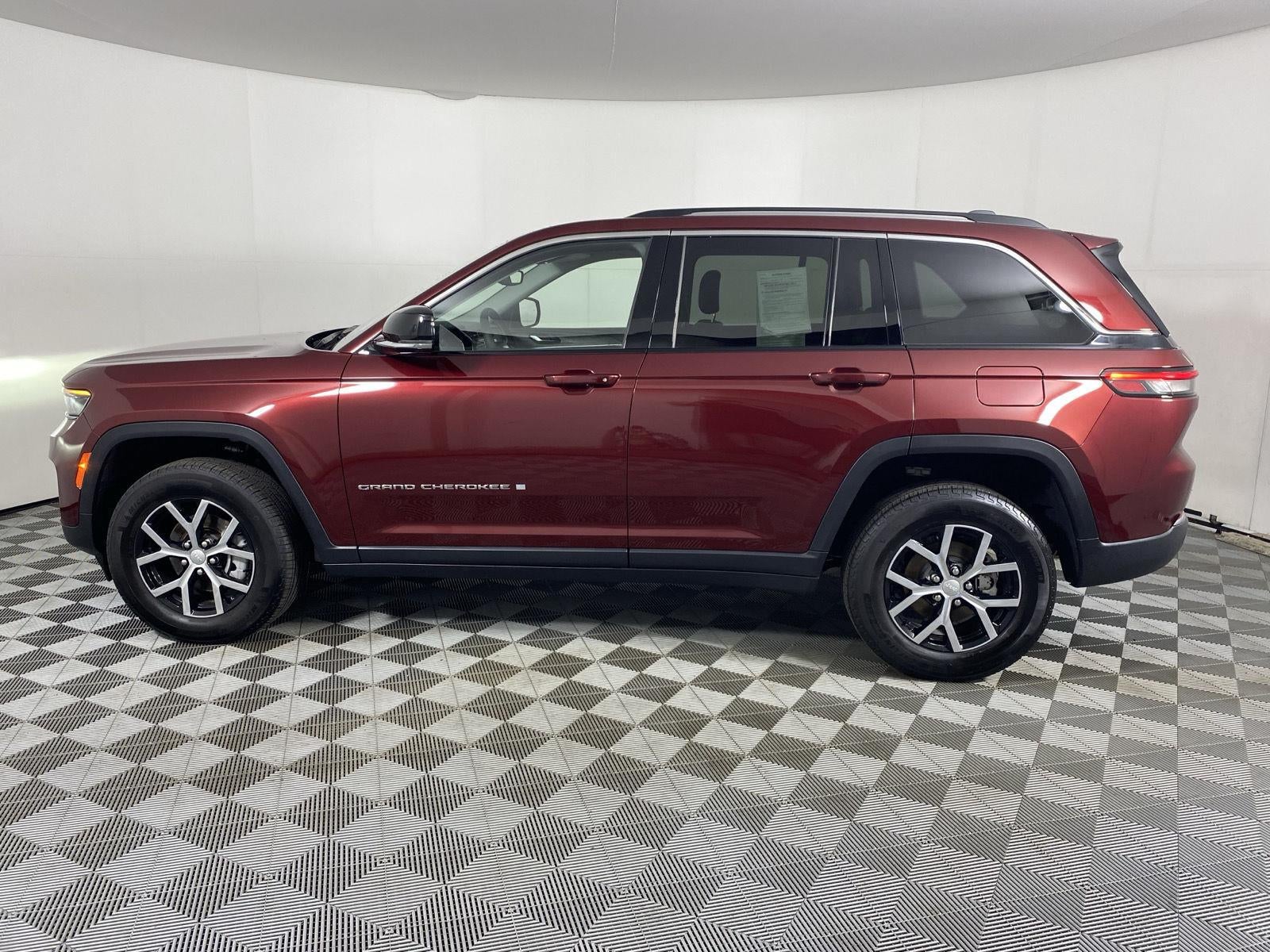2023 Jeep Grand Cherokee Base