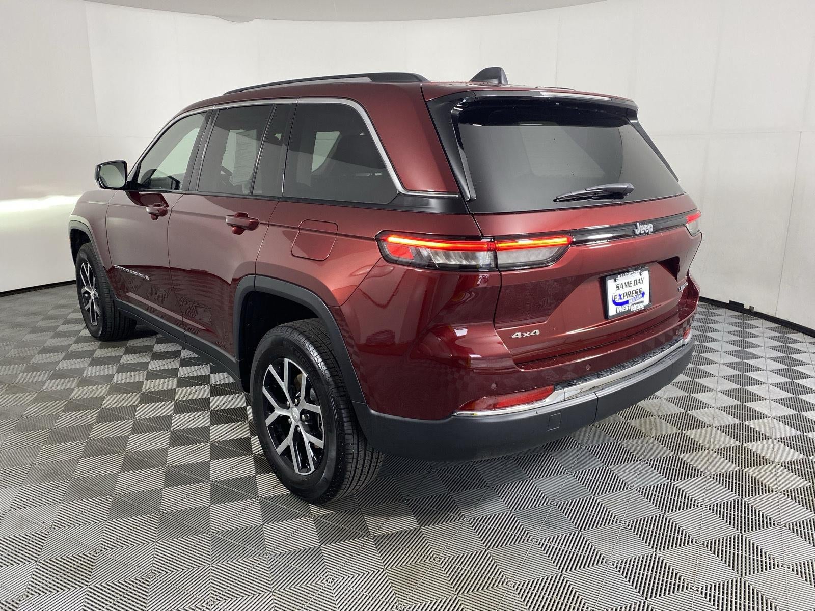 2023 Jeep Grand Cherokee Base