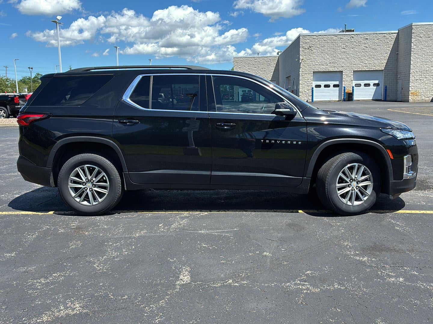 2023 Chevrolet Traverse LT Cloth