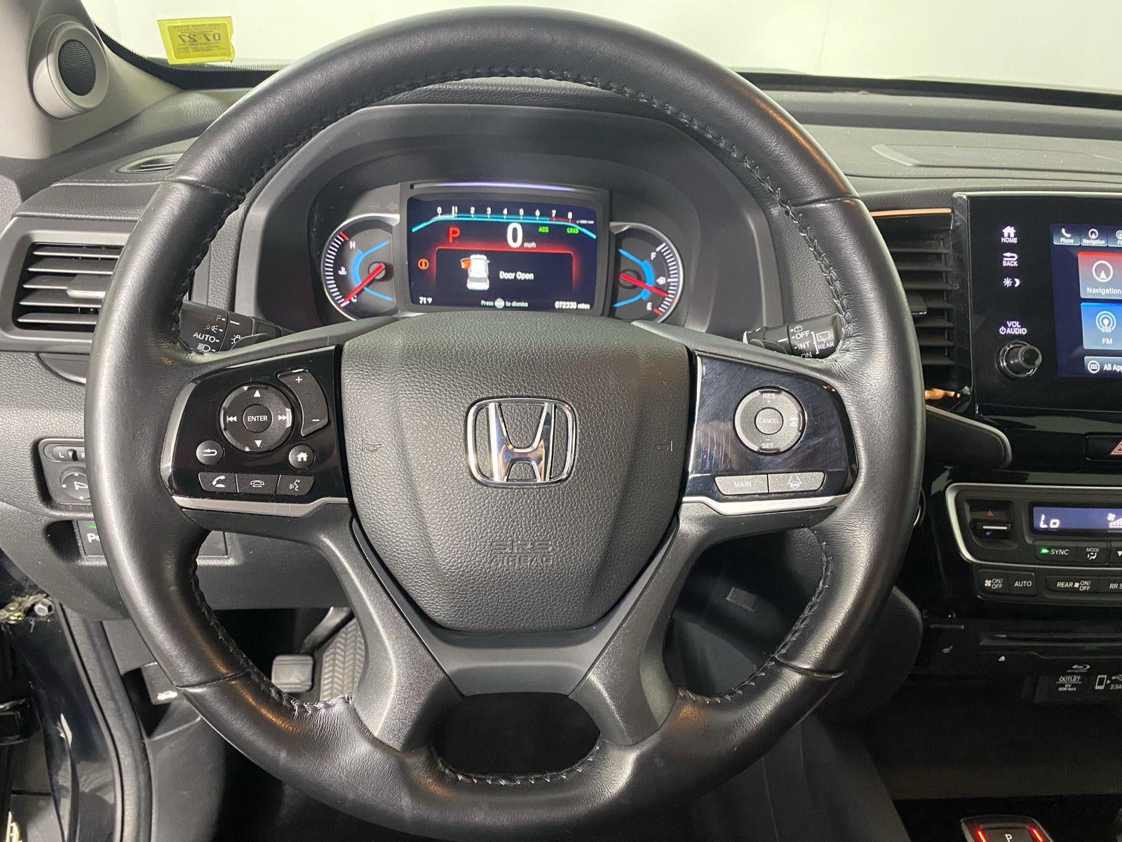 2022 Honda Pilot Touring w/Rear Captain's Chairs