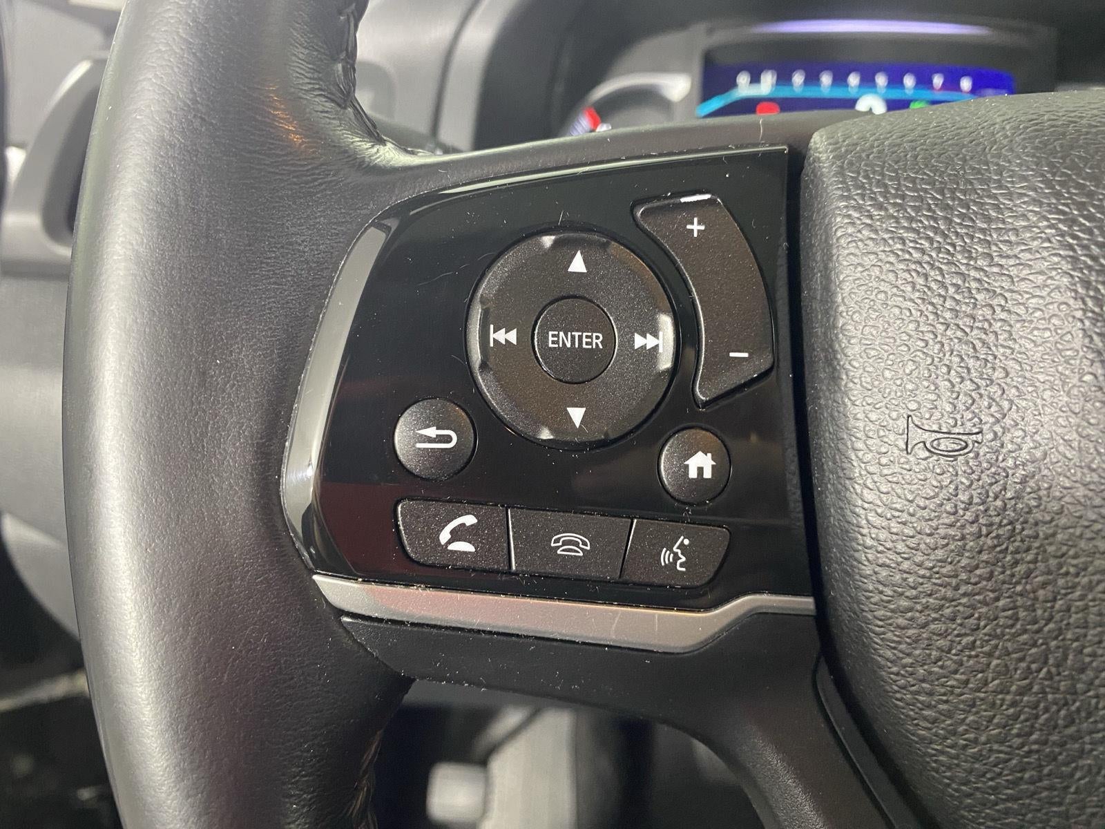 2022 Honda Pilot Touring w/Rear Captain's Chairs