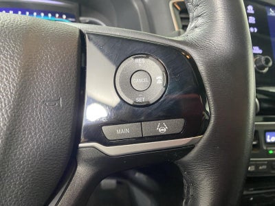 2022 Honda Pilot Touring w/Rear Captain's Chairs