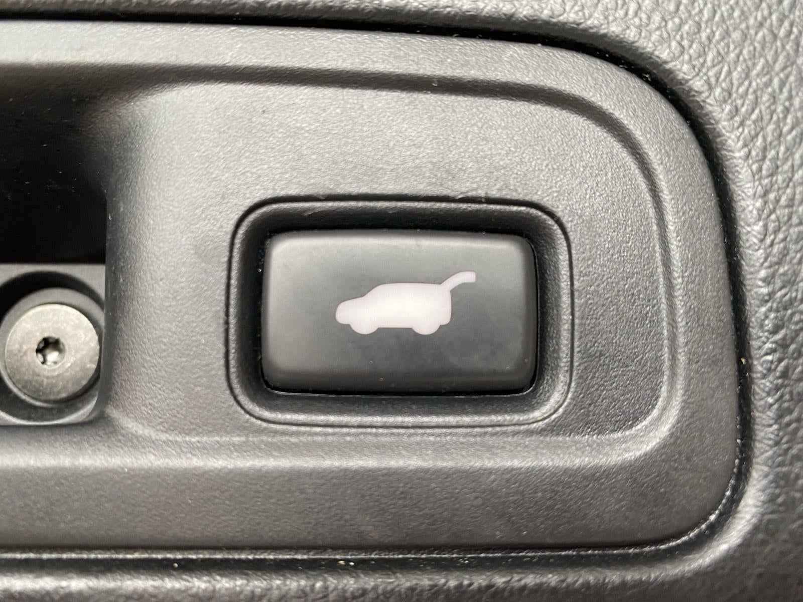 2022 Honda Pilot Touring w/Rear Captain's Chairs