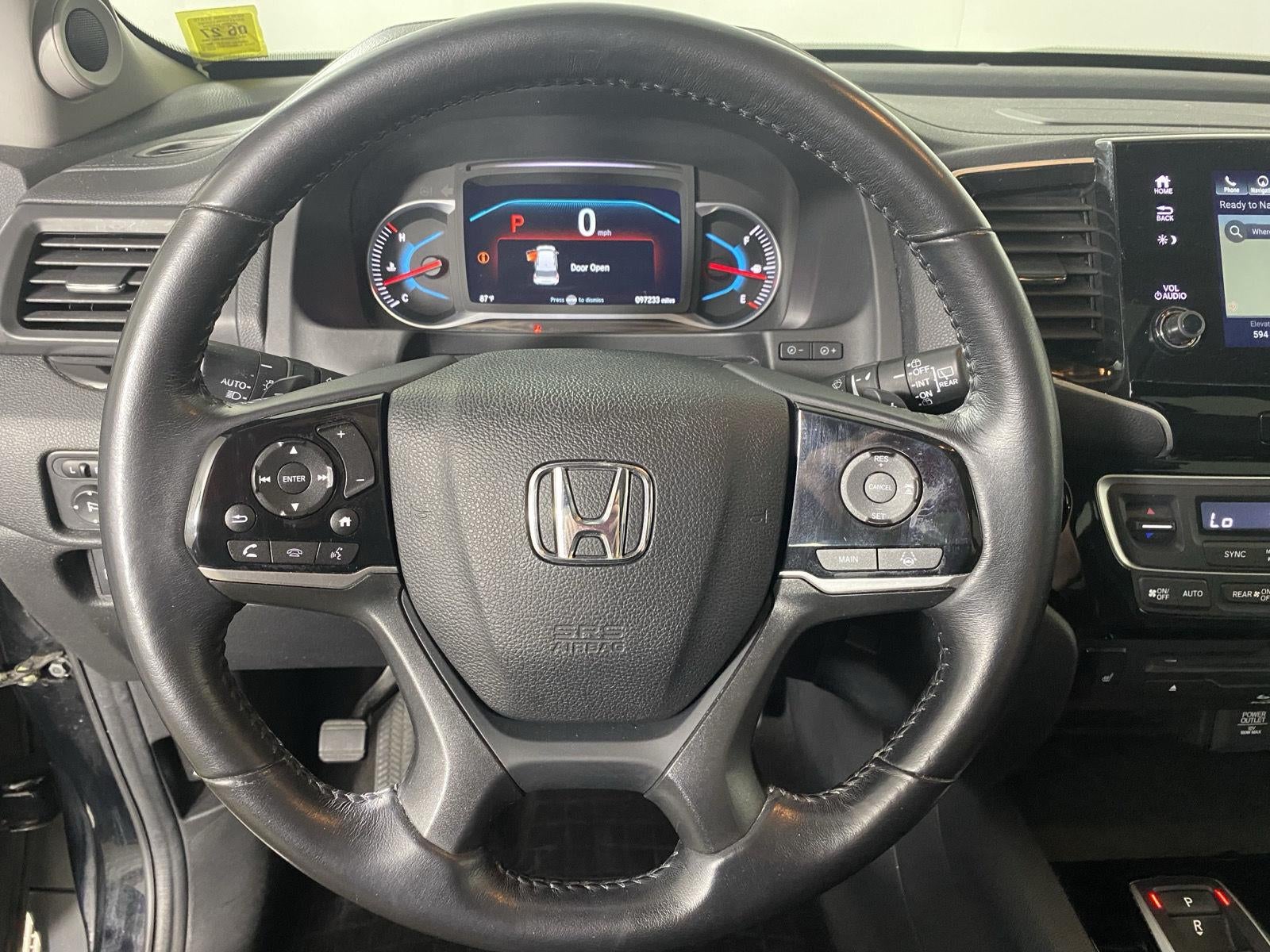 2020 Honda Pilot Touring w/Rear Captain's Chairs