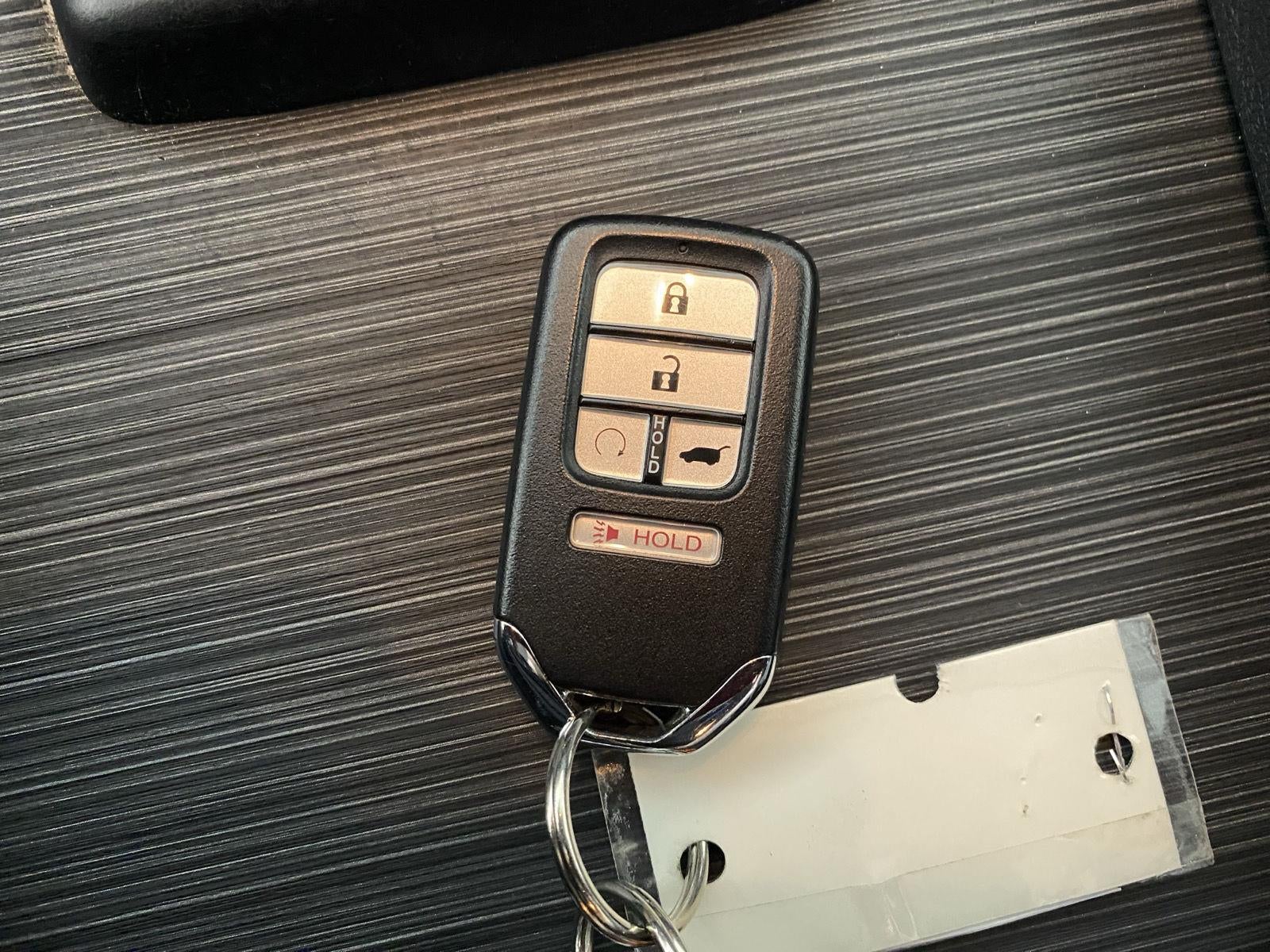 2020 Honda Pilot Touring w/Rear Captain's Chairs