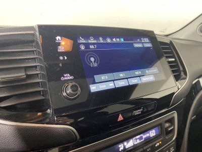 2020 Honda Pilot Touring w/Rear Captain's Chairs