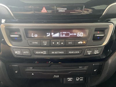 2020 Honda Pilot Touring w/Rear Captain's Chairs