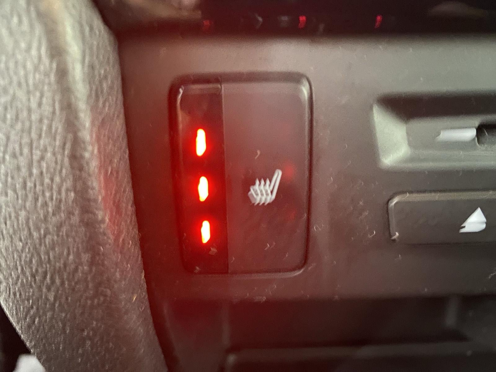 2020 Honda Pilot Touring w/Rear Captain's Chairs