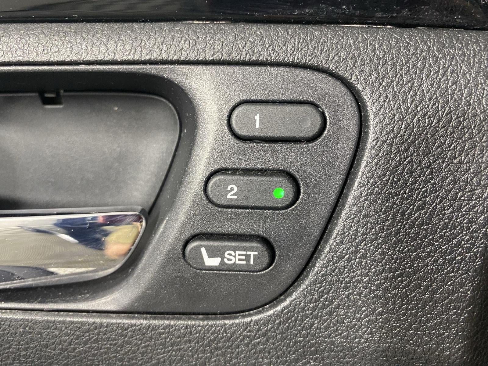 2020 Honda Pilot Touring w/Rear Captain's Chairs