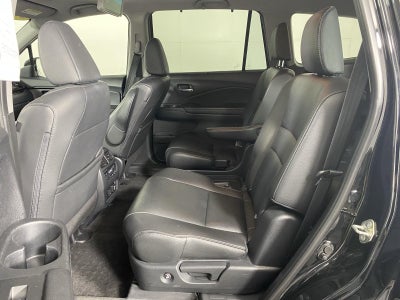 2020 Honda Pilot Touring w/Rear Captain's Chairs