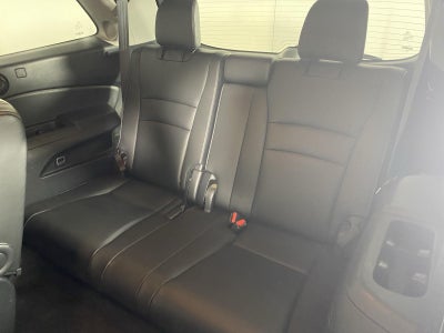 2020 Honda Pilot Touring w/Rear Captain's Chairs