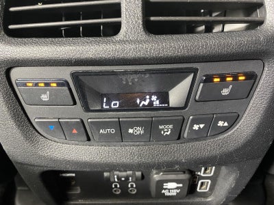 2020 Honda Pilot Touring w/Rear Captain's Chairs