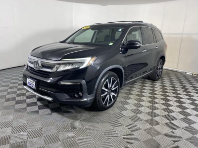 2020 Honda Pilot Touring w/Rear Captain's Chairs