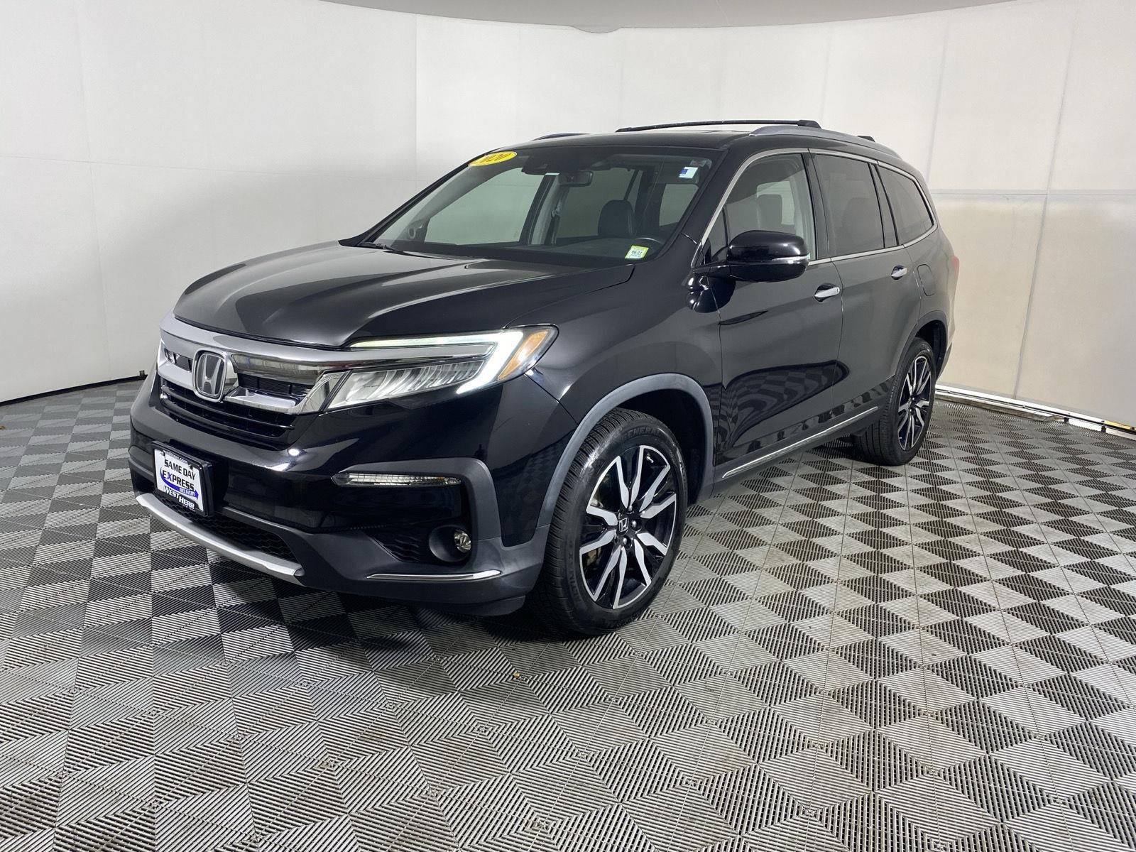 2020 Honda Pilot Touring w/Rear Captain's Chairs