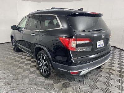 2020 Honda Pilot Touring w/Rear Captain's Chairs