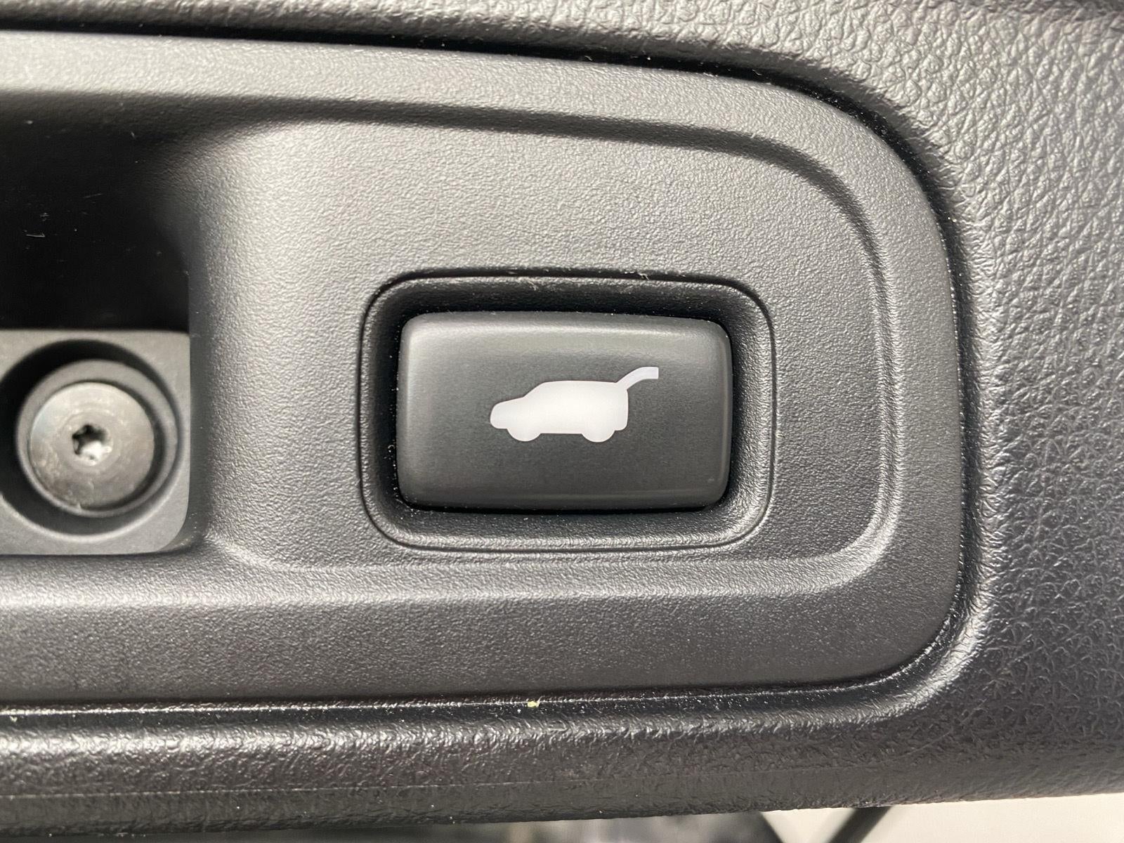 2020 Honda Pilot Touring w/Rear Captain's Chairs