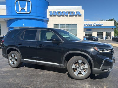 2023 Honda Pilot EX-L w/Rear Captain's Chairs
