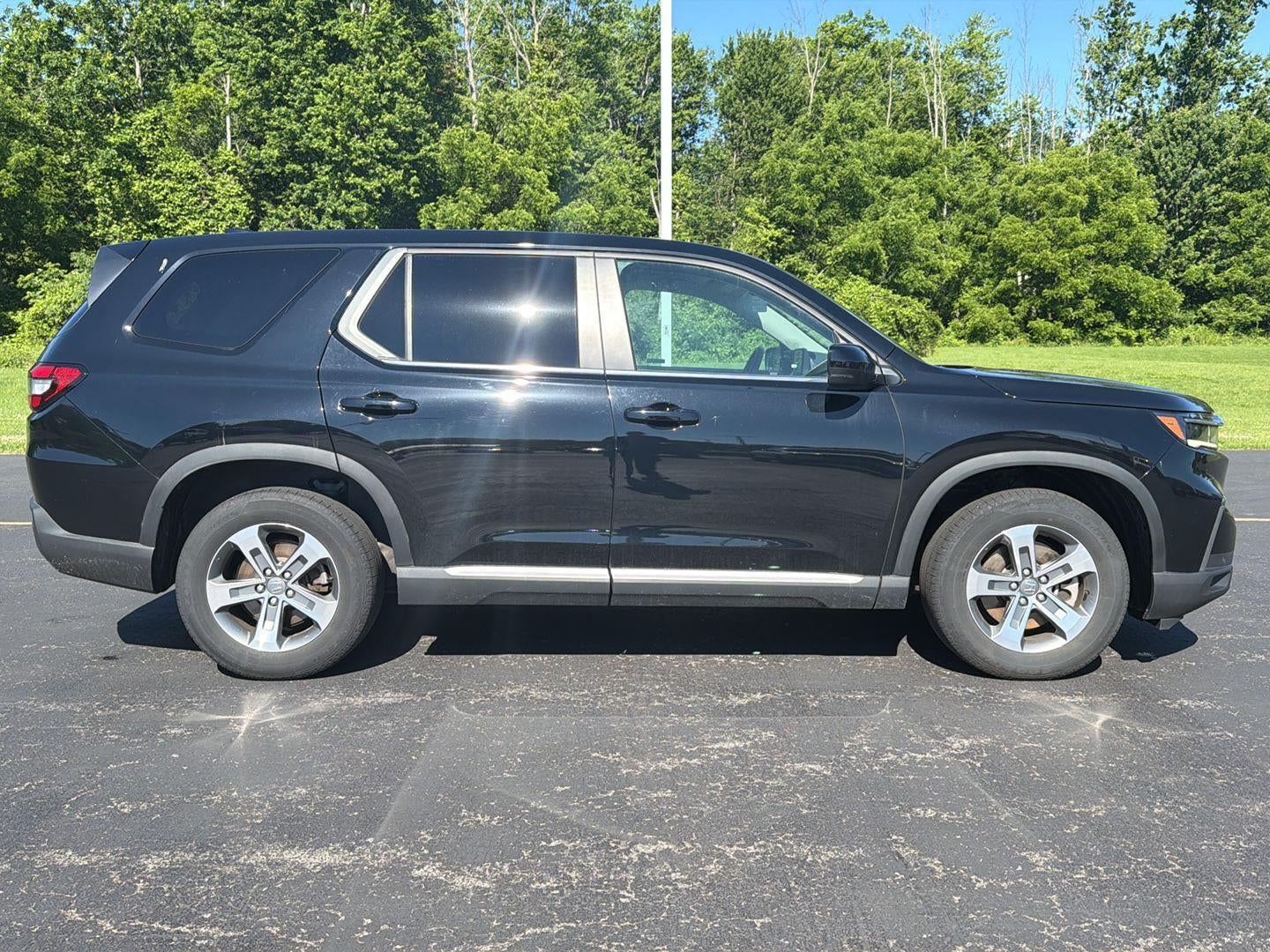 2023 Honda Pilot EX-L w/Rear Captain's Chairs