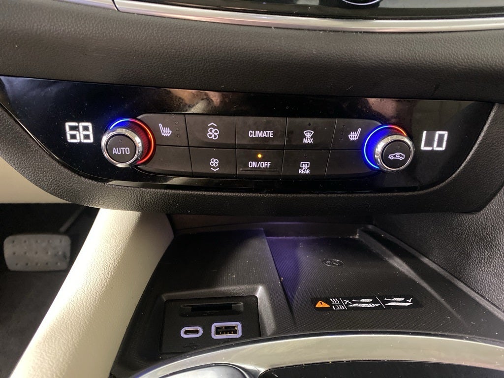 2023 Buick Enclave Essence