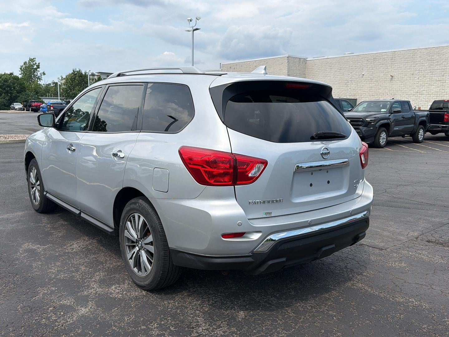 2019 Nissan Pathfinder SV