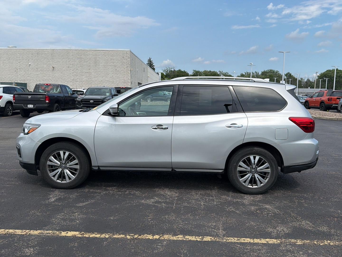 2019 Nissan Pathfinder SV