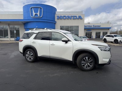 2022 Nissan Pathfinder SL