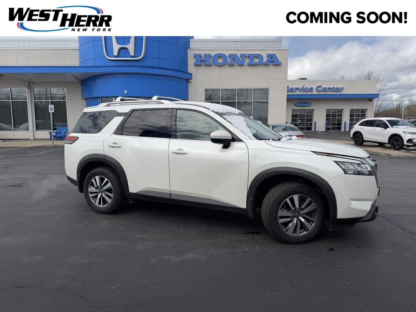 2022 Nissan Pathfinder SL