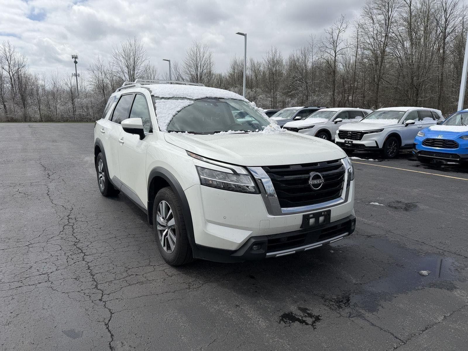 2022 Nissan Pathfinder SL