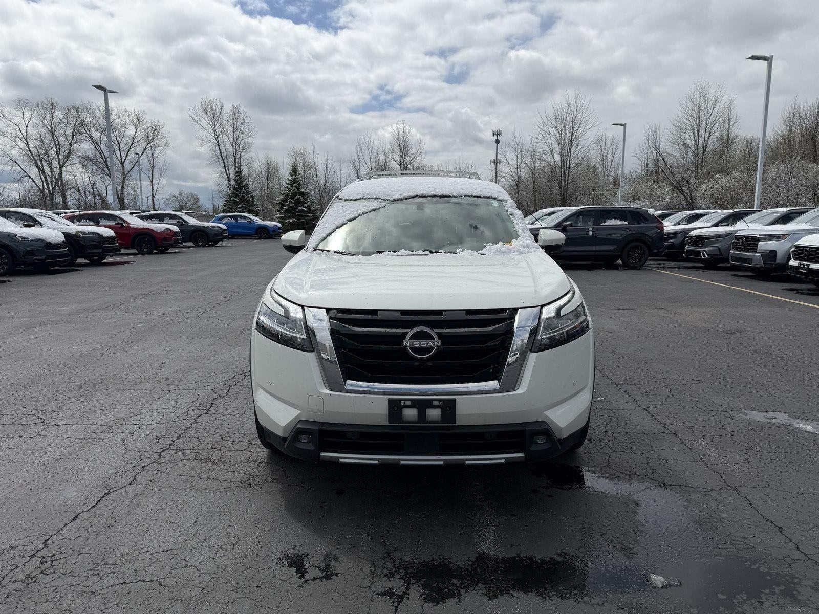 2022 Nissan Pathfinder SL