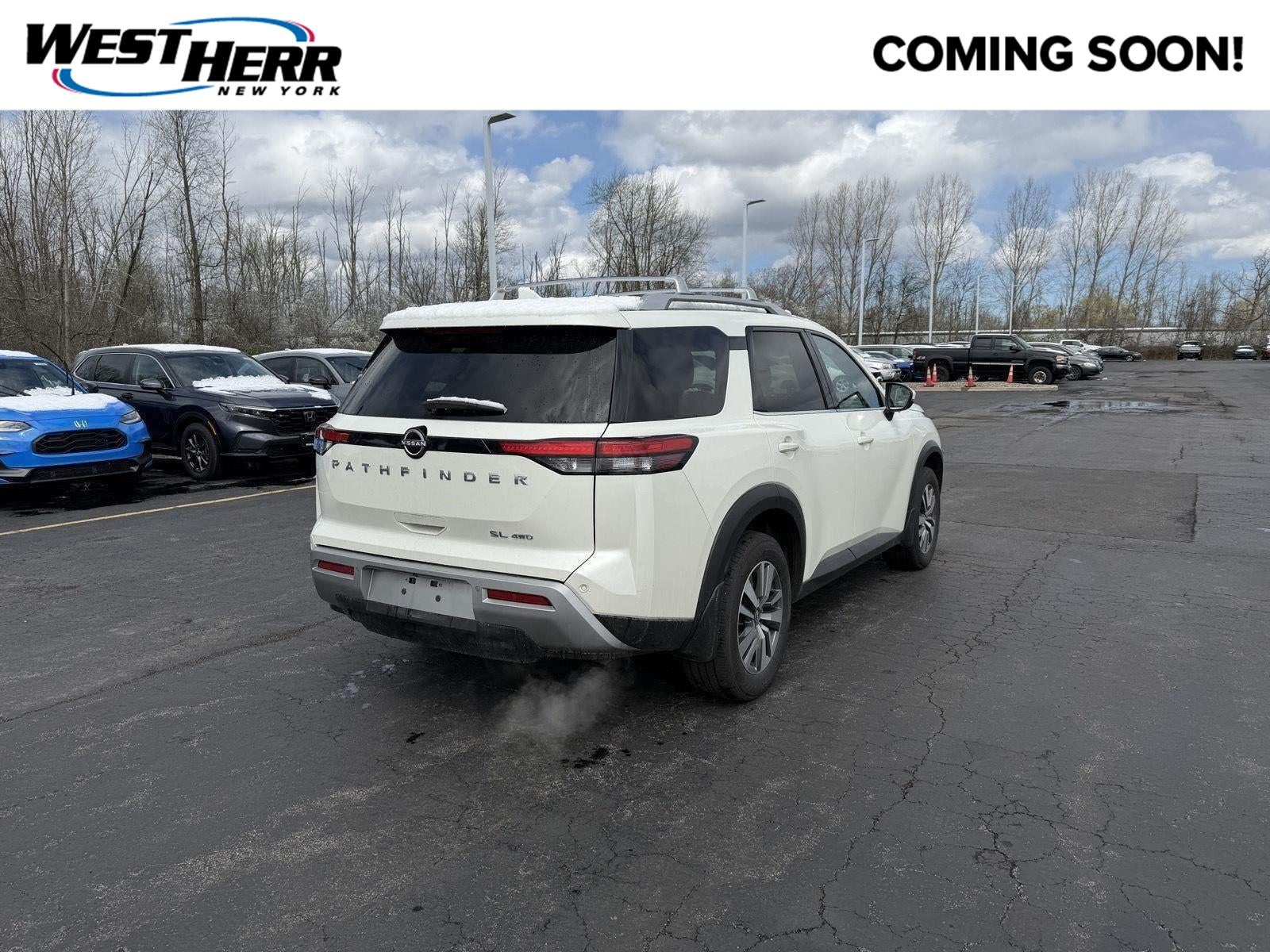 2022 Nissan Pathfinder SL