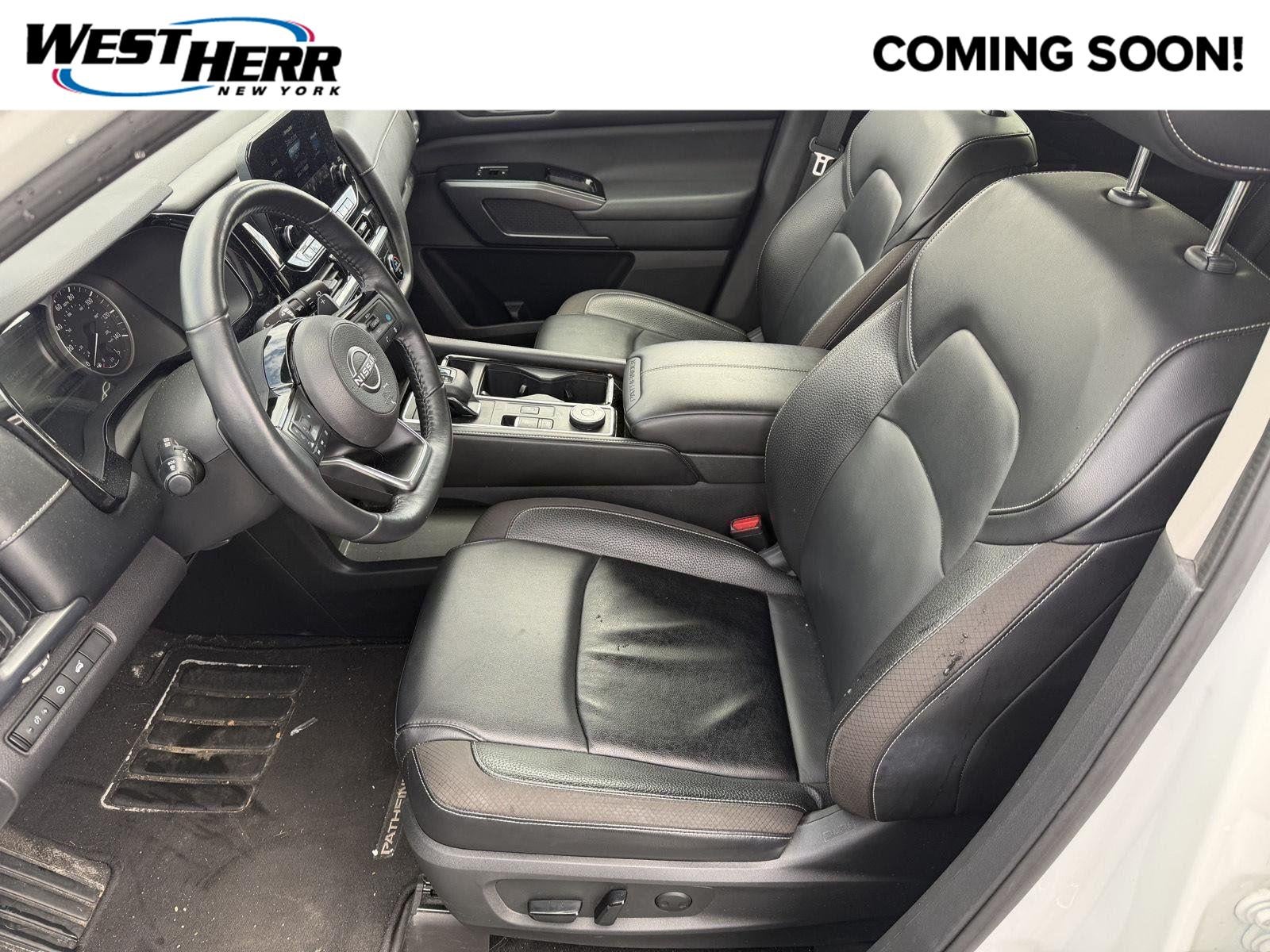 2022 Nissan Pathfinder SL