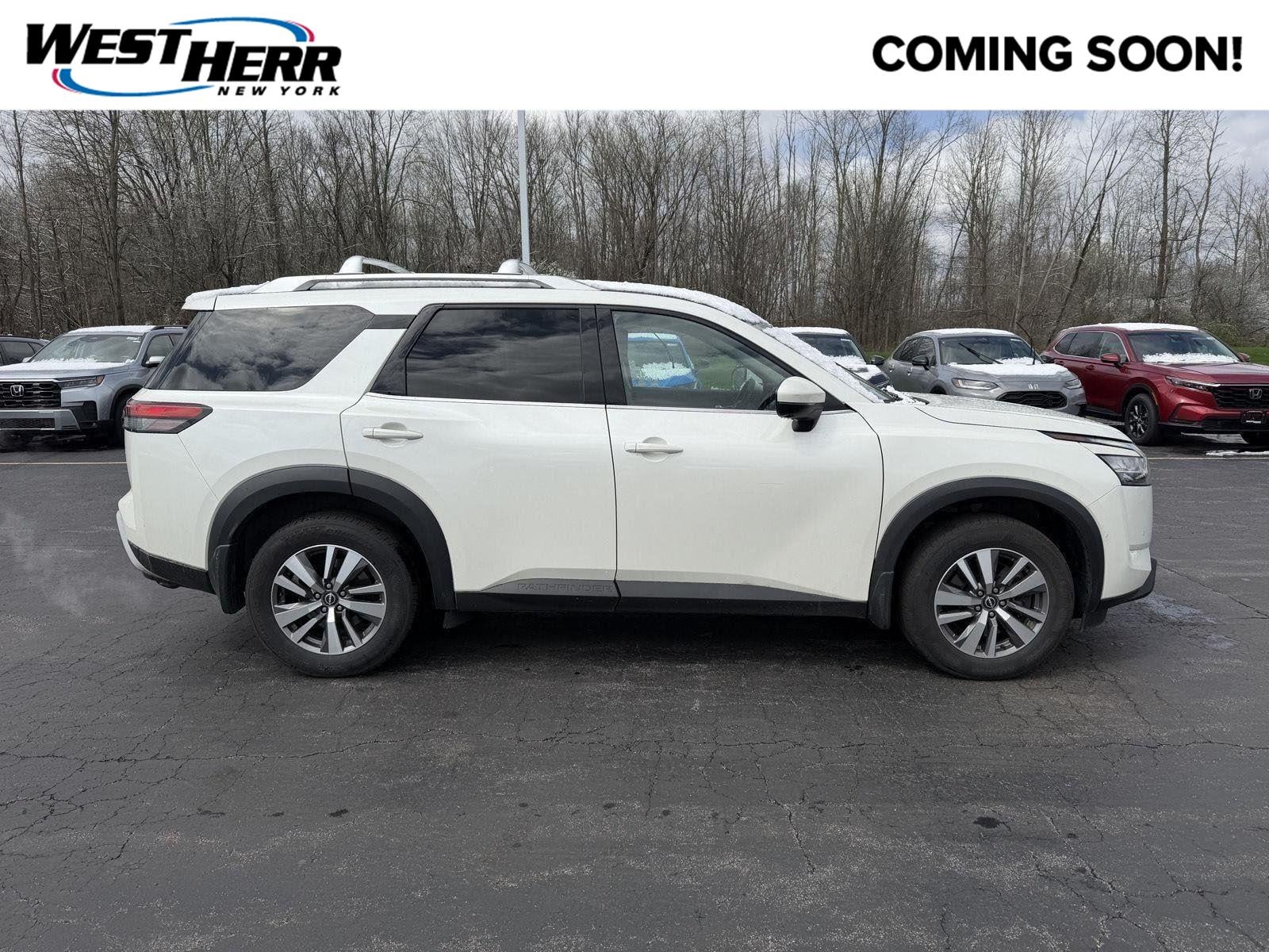 2022 Nissan Pathfinder SL