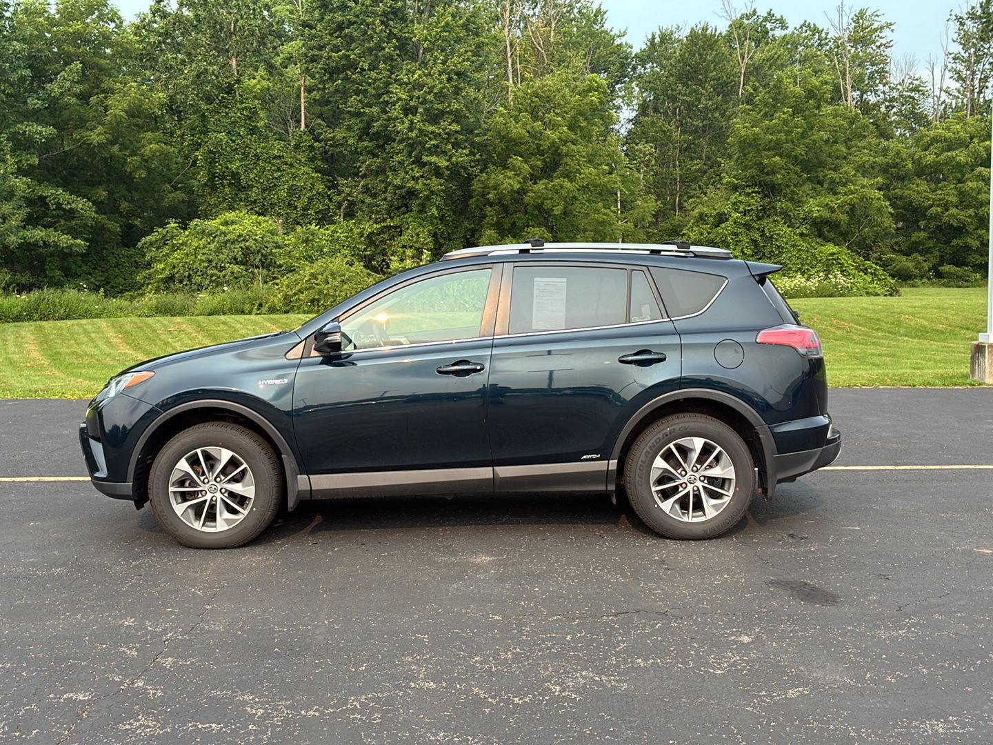 2017 Toyota RAV4 Hybrid XLE