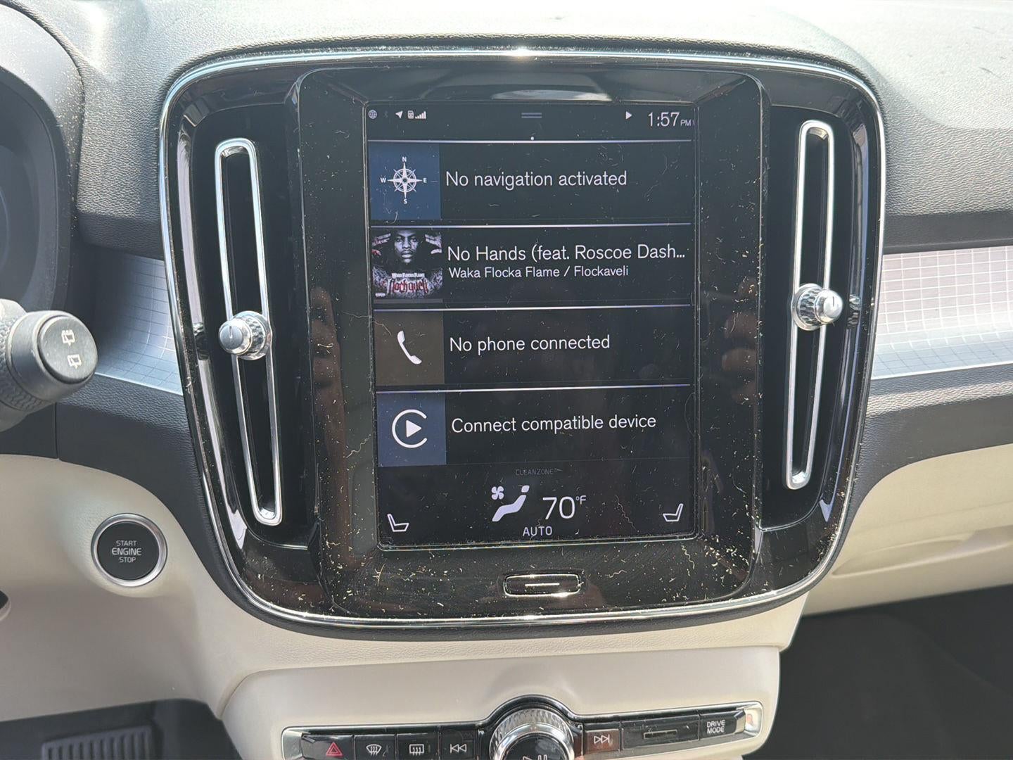 2022 Volvo XC40 Momentum