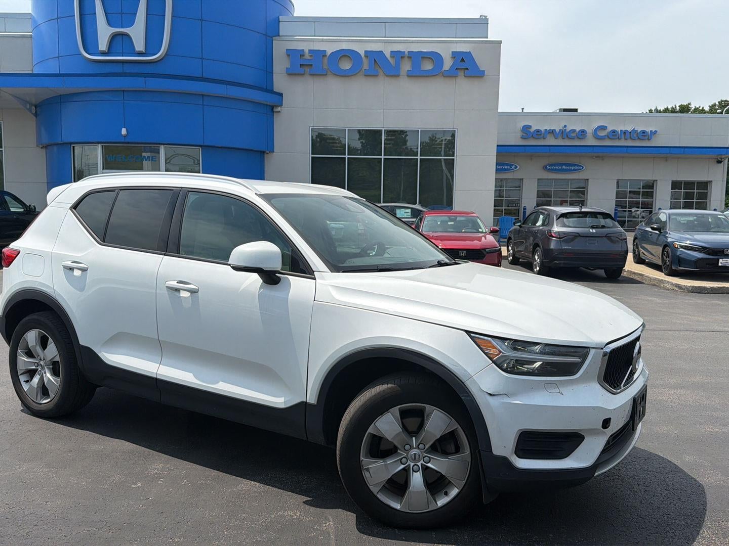 2022 Volvo XC40 Momentum
