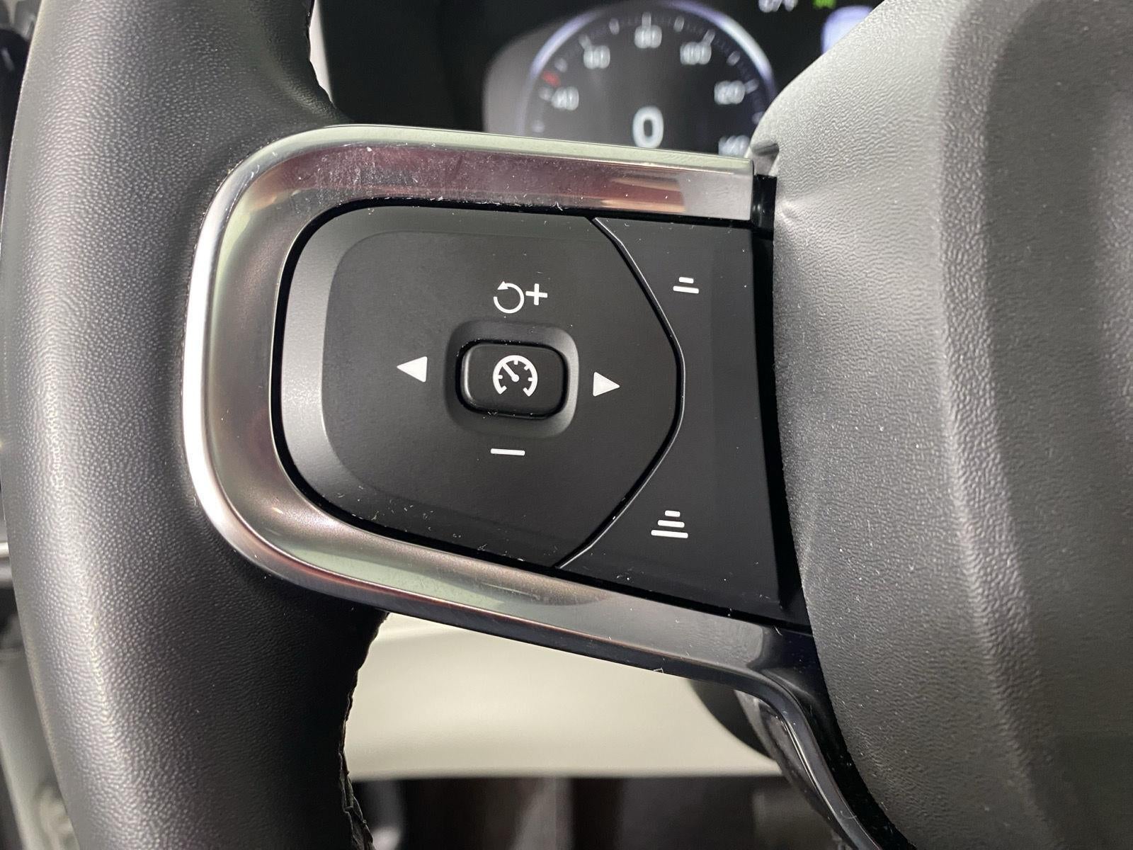 2022 Volvo Xc40 Momentum