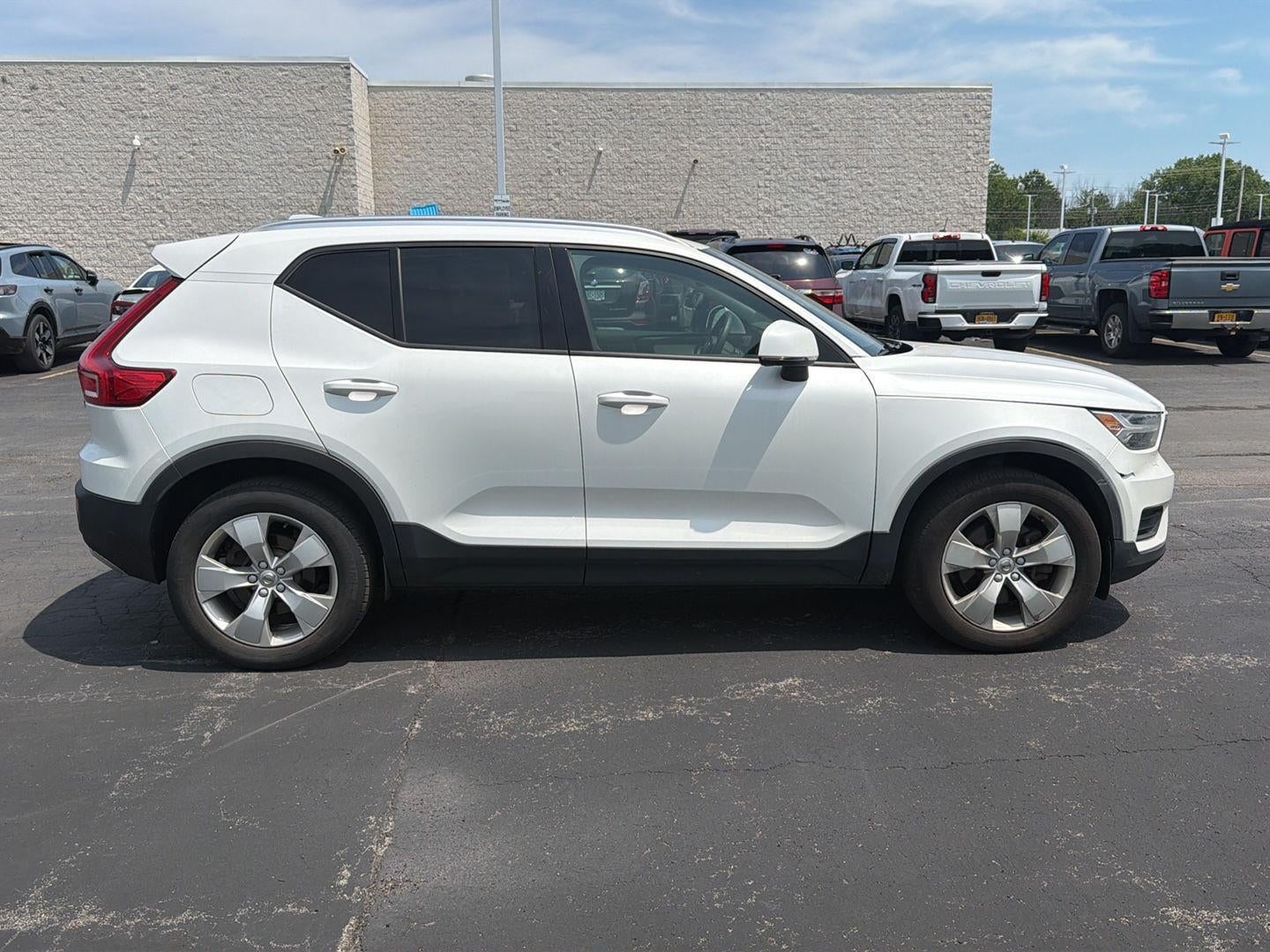 2022 Volvo XC40 Momentum