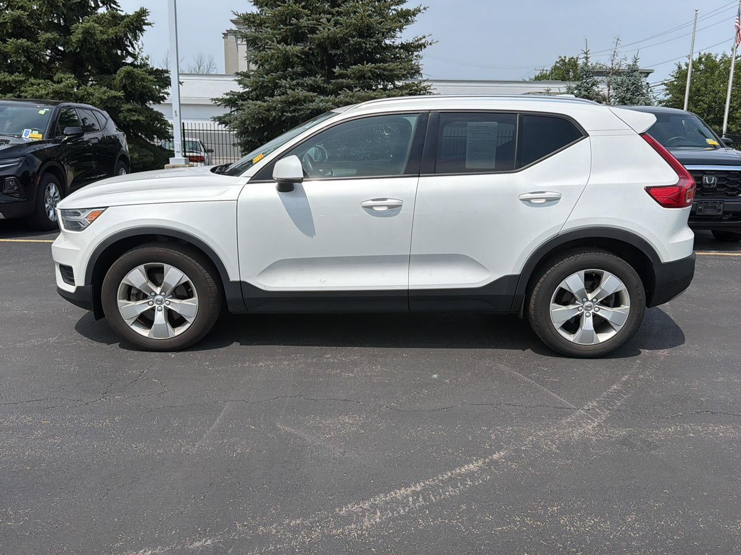 2022 Volvo XC40 Momentum