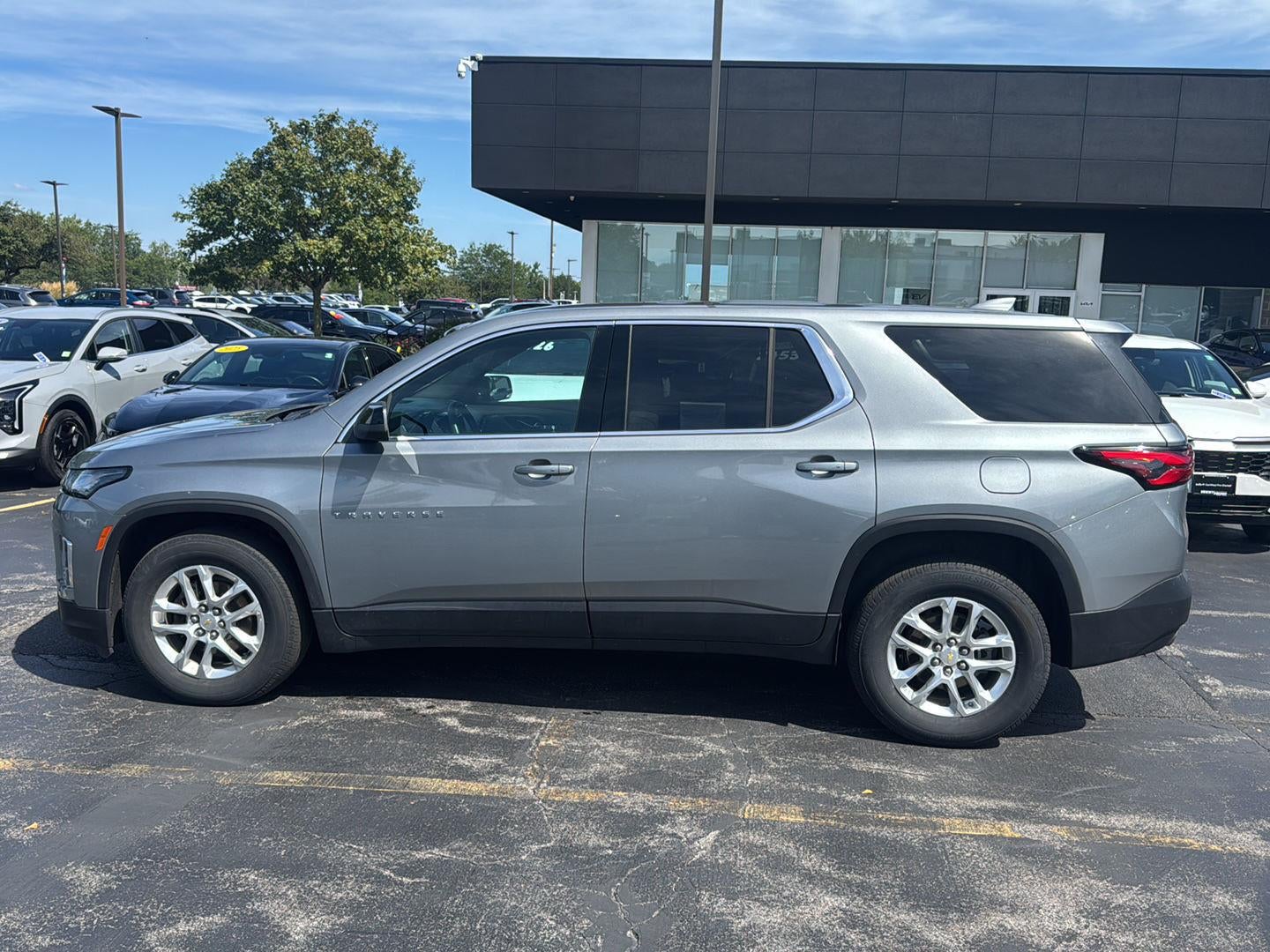2023 Chevrolet Traverse LS